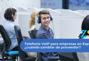 Agentes de call center con sistema de telefonía VoIP y numeración fija para empresas en España